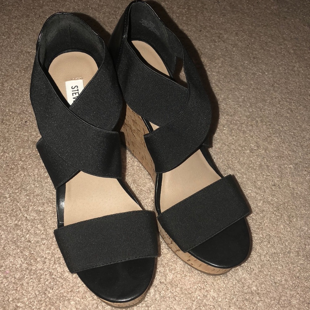 Steve Madden black wedges
